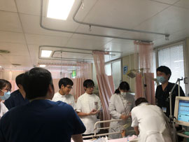 午後回診風景 医学生、初期研修医、専攻医 総合診療スタッフ
